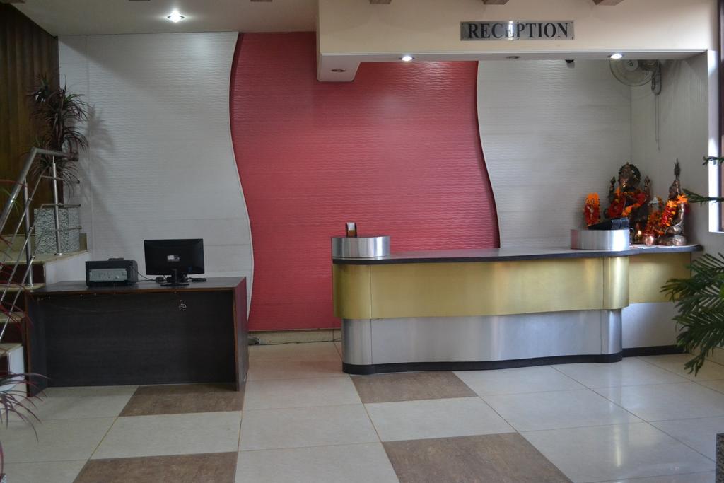 Hotel Atithi International カトラ エクステリア 写真