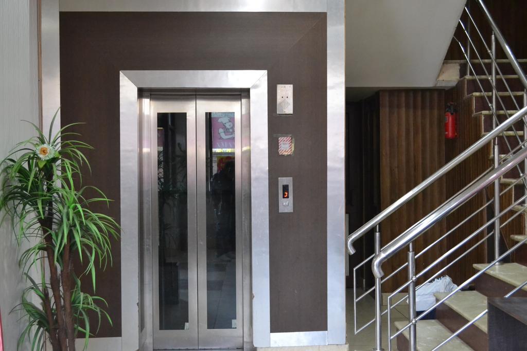 Hotel Atithi International カトラ エクステリア 写真