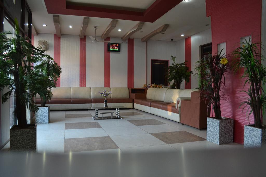 Hotel Atithi International カトラ エクステリア 写真