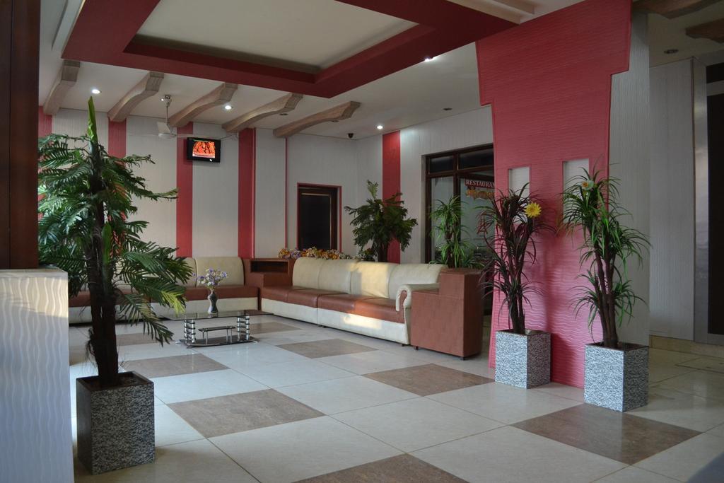 Hotel Atithi International カトラ エクステリア 写真