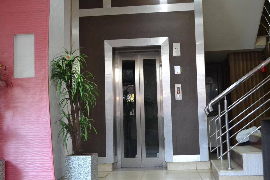 Hotel Atithi International カトラ エクステリア 写真