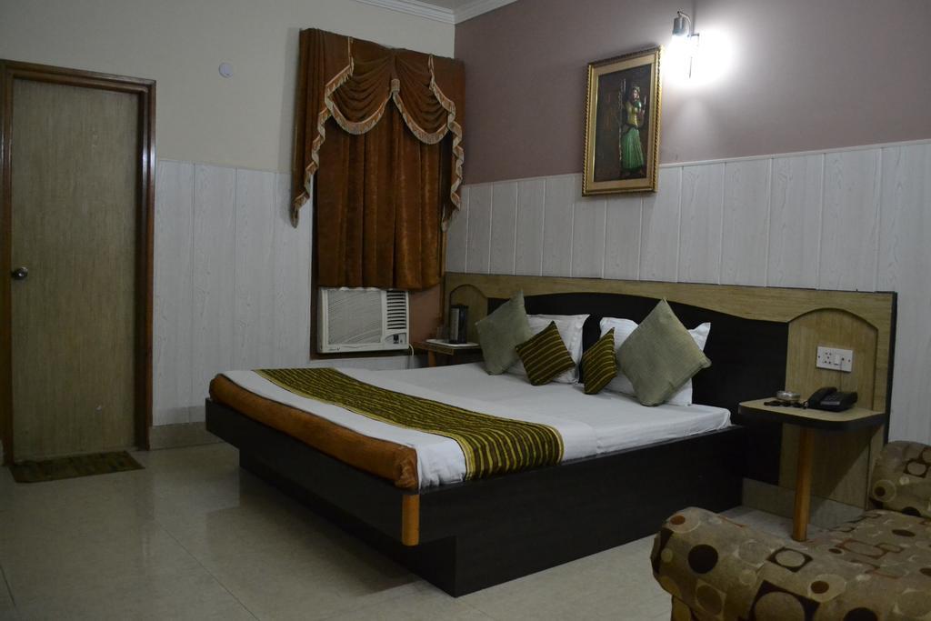 Hotel Atithi International カトラ 部屋 写真