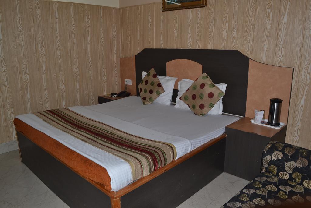 Hotel Atithi International カトラ 部屋 写真
