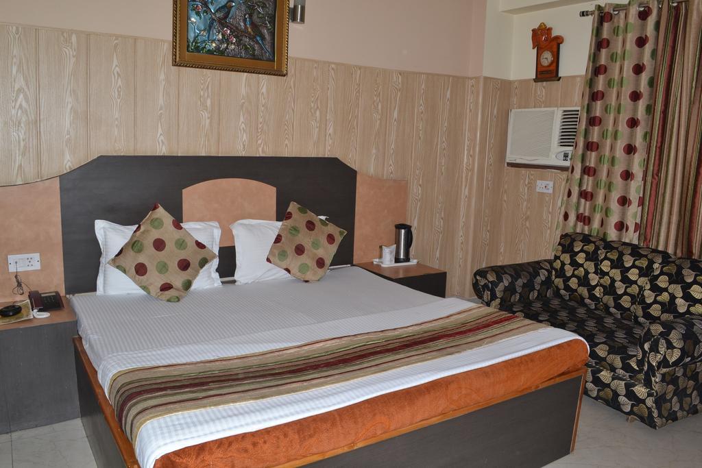 Hotel Atithi International カトラ 部屋 写真