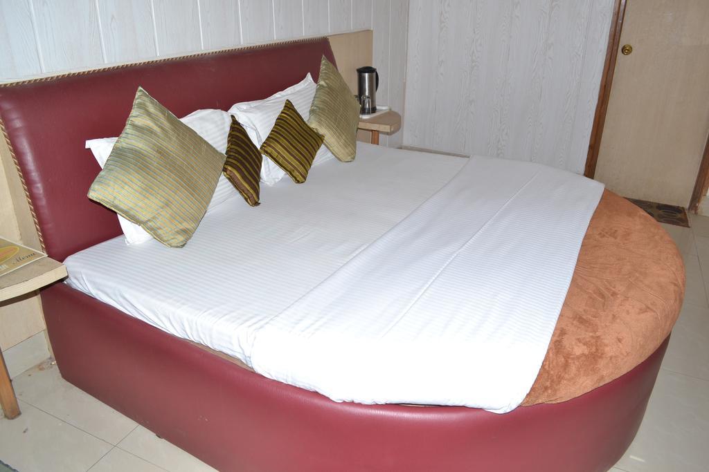 Hotel Atithi International カトラ 部屋 写真